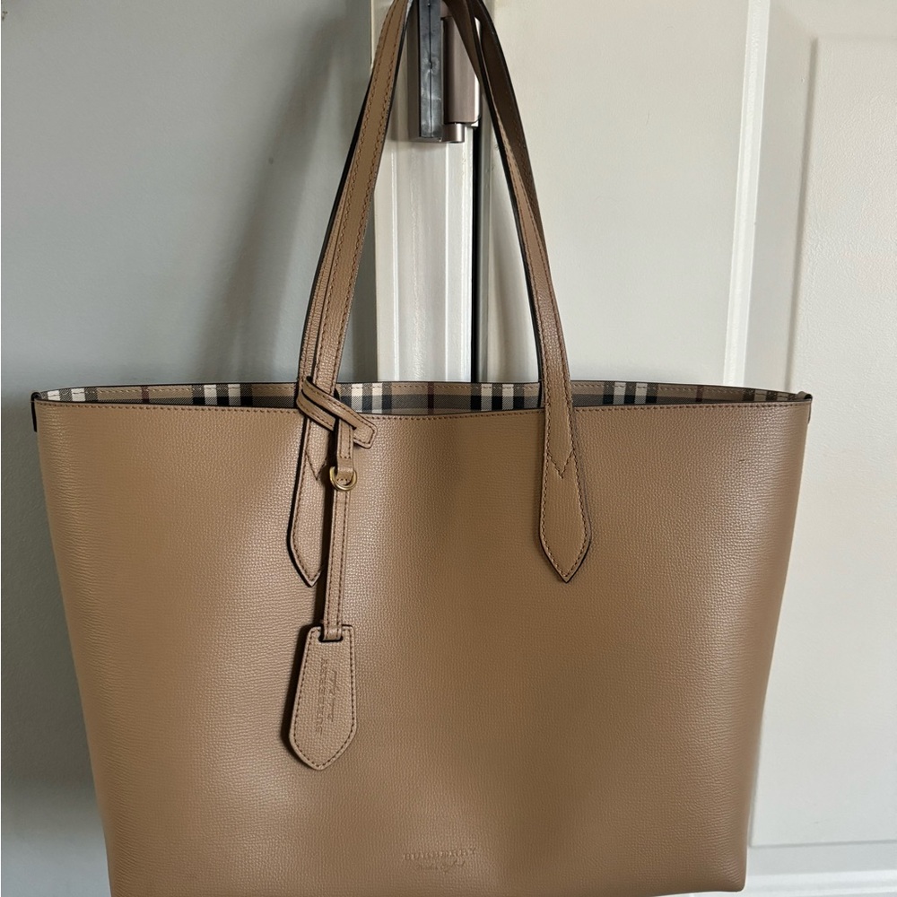 Burberry Medium Haymarket Colours Check Leather Reversible Tote - Picture 2 of 12